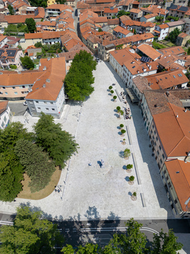Trg Vipava_01